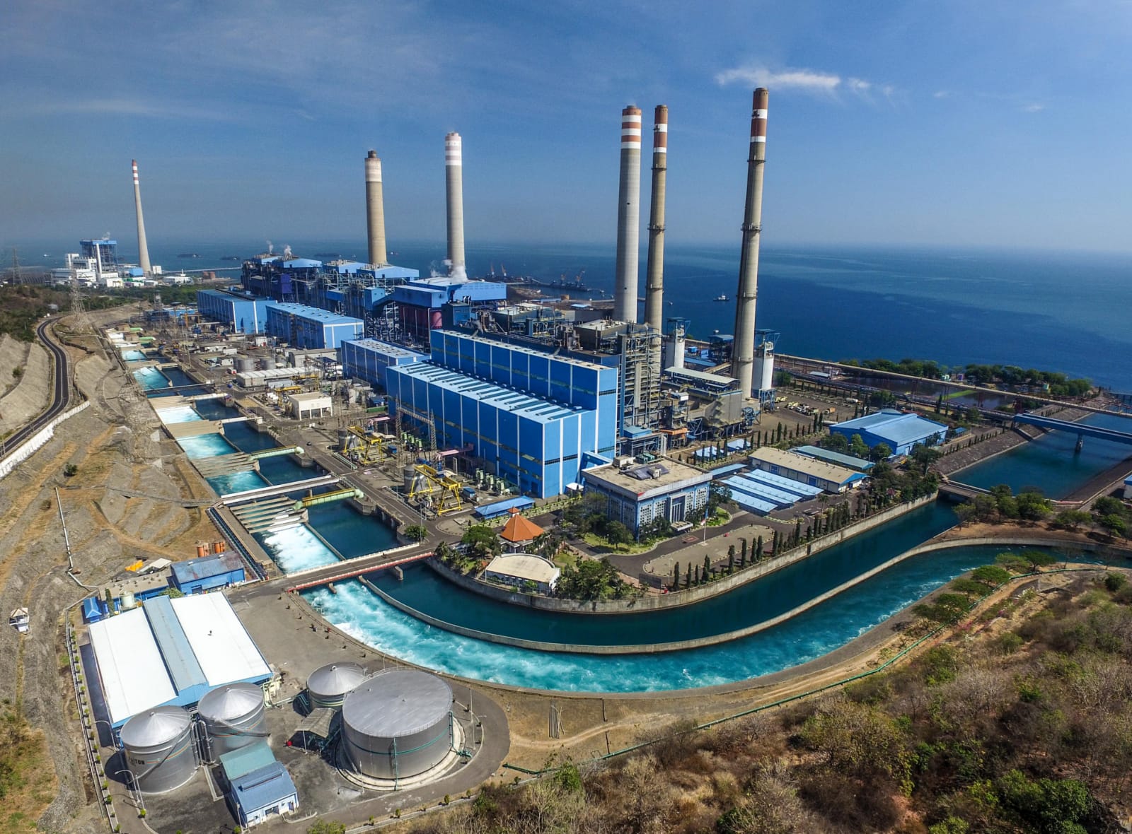 PT PLN (Persero) memproyeksi penggunaan listrik selama libur Natal dan Tahun Baru atau Nataru bakal melonjak hingga 39 Giga Watt (GW). - Image