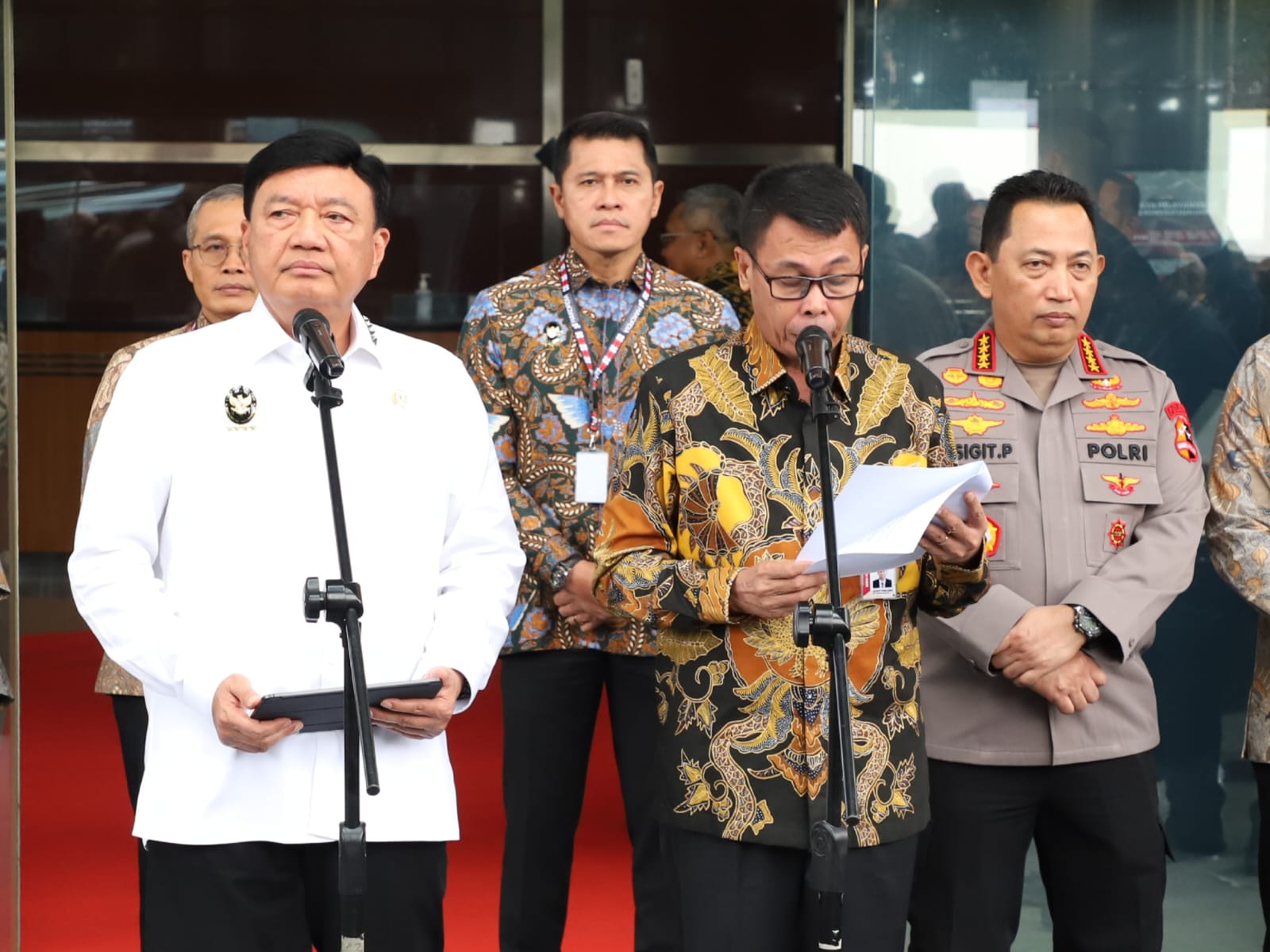 Menko Polkam Budi Gunawan bersama Ketua KPK Nawawi Pomolango dan Kapolri Listyo Sigit saat peringatan Hari Antikorupsi Sedunia 2024. (Dery Ridwansah/ JawaPos.com) - Image
