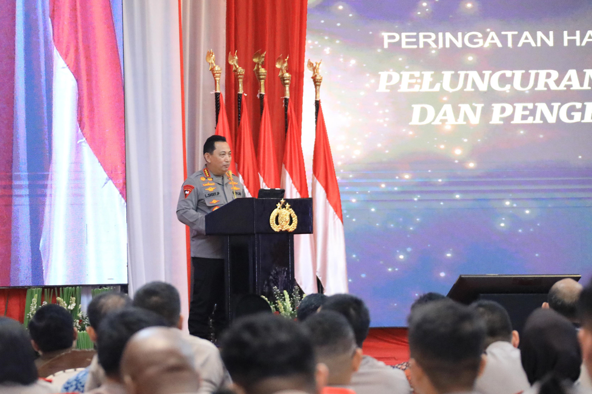 Kapolri Listyo Sigit Prabowo saat meluncurkan buku di peringatan hari antikorupsi. (Mabes Polri) - Image