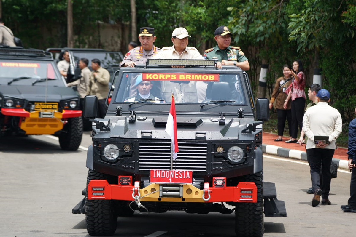 Presiden Prabowo Subianto bersama Kapolri Jenderal Listyo Sigit Prabowo dan Panglima TNI Agus Subiyanto saat pembukaan Apel Kasatwil Polri 2024 di Semarang. (Mabes Polri) - Image