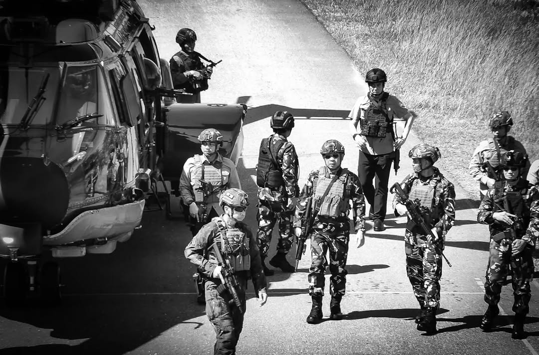 Panglima TNI Jenderal TNI Agus Subiyanto bersama para prajurit TNI di wilayah Kenyam, Nduga. (Instagram) - Image