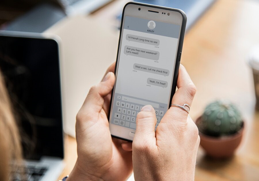 8 ciri dan makna kepribadian sering membaca pesan whatsApp tapi jarang membalas (Freepik) - Image