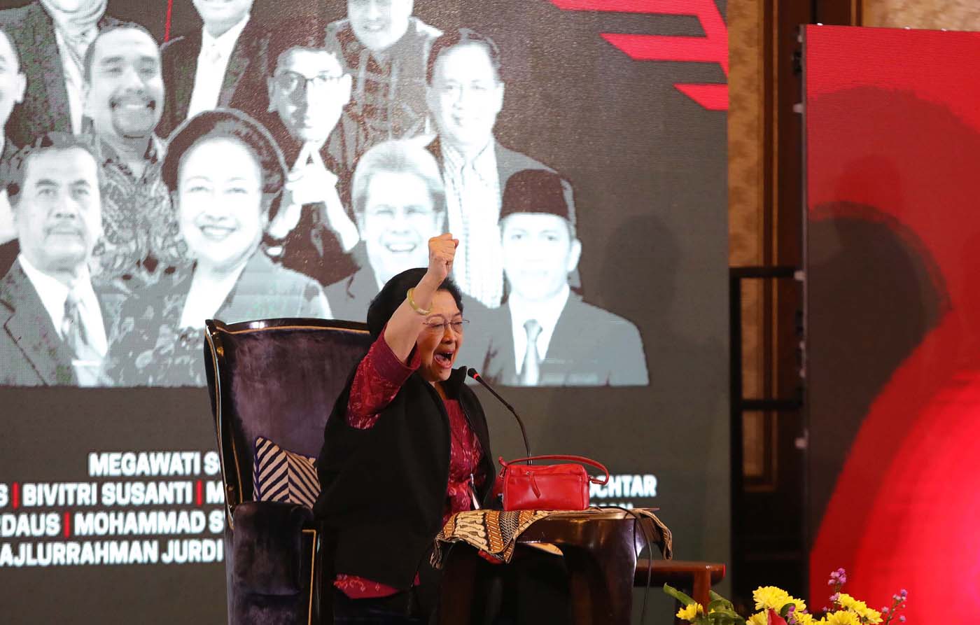 Presiden ke-5 Republik Indonesia Megawati Soekarnoputri menyampaikan sambutan dalam peluncuran dan diskusi buku Pilpres 2024: Antara Hukum, Etika, dan Pertimbangan Psikologis di Jakarta, Kamis (12/12/2024). (Fedrik Tarigan/ Jawa Pos)