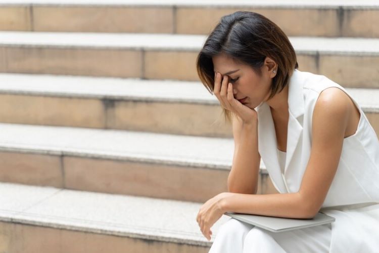 Ilustrasi- perempuan yang hidup tak bahagia (jcomp-freepik) - Image