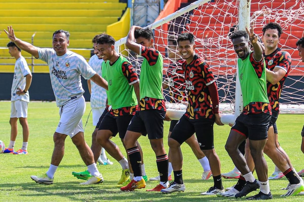 Semen Padang percaya diri menatap laga hadapi Persebaya Surabaya di hadapan ribuan suporternya. (Media Semen Padang) - Image