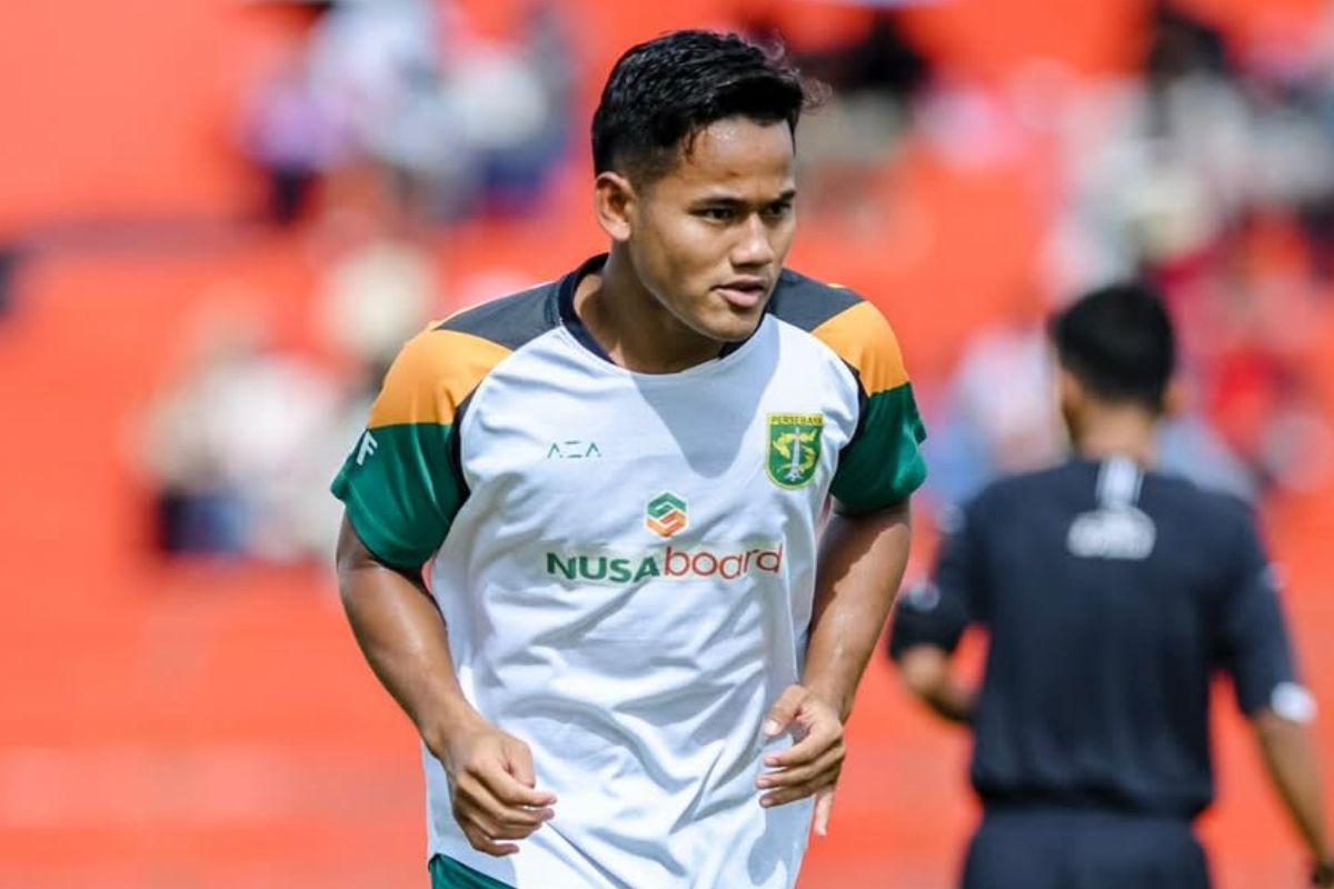 Toni Firmansyah berharap bisa berkontribusi memperbaiki performa Persebaya Surabaya di laga berikutnya. (Media Persebaya) - Image