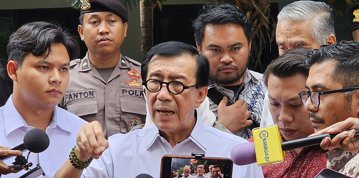 Mantan Menteri Hukum dan HAM (Menkumham) Yasonna H. Laoly usai menjalani pemeriksaan di Gedung Merah Putih KPK, Jakarta, Rabu (18/12).(Ridwan/JawaPos.com) - Image