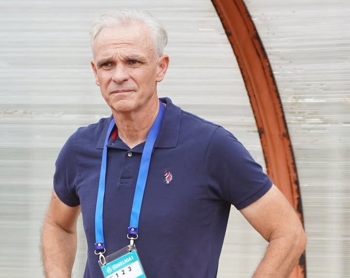 Joel Cornelli secara mengejutkan dipecat manajemen Arema FC dari jabatan pelatih kepala. (Instagram Joel Cornelli) - Image