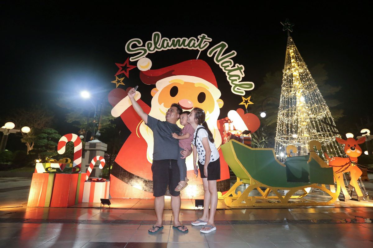 Ornamen Natal dan Tahun Baru di Kota Surabaya. (Humas Pemkot Surabaya) - Image