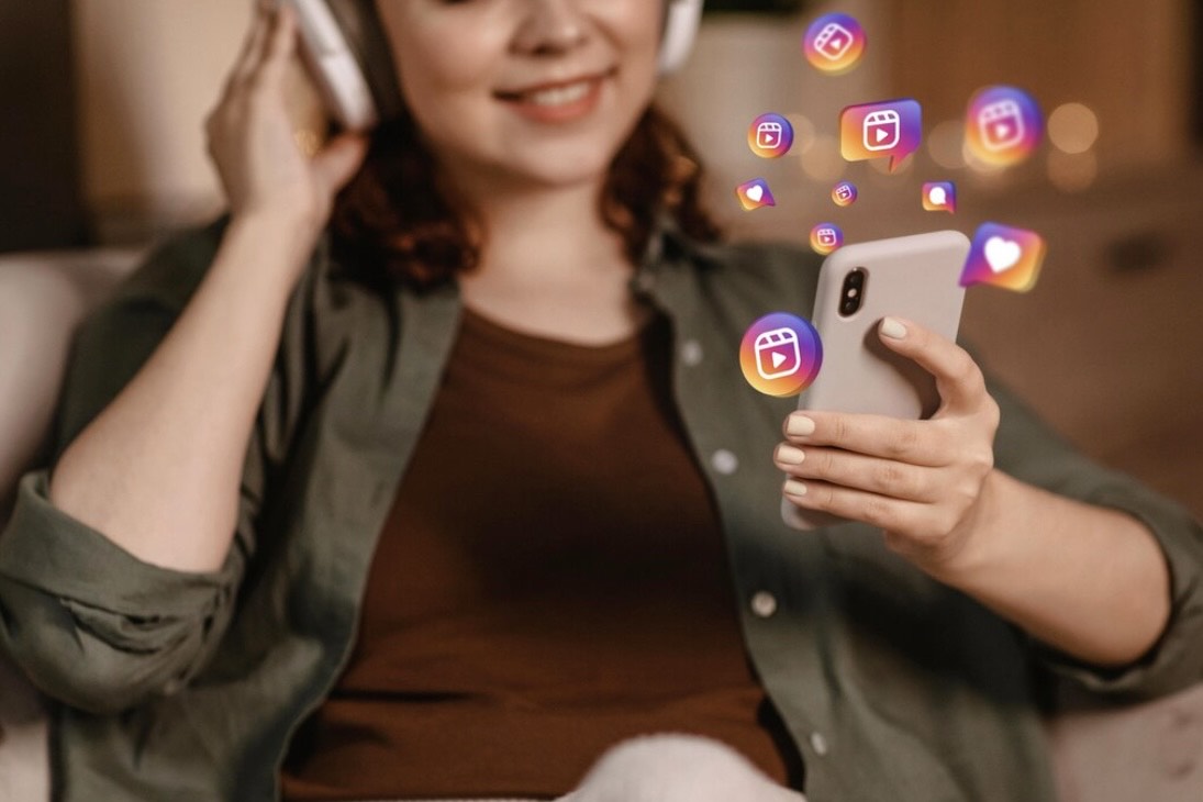 Ilustrasi kebiasaan di media sosial yang membuat tidak disukai oleh orang lain (freepik) - Image