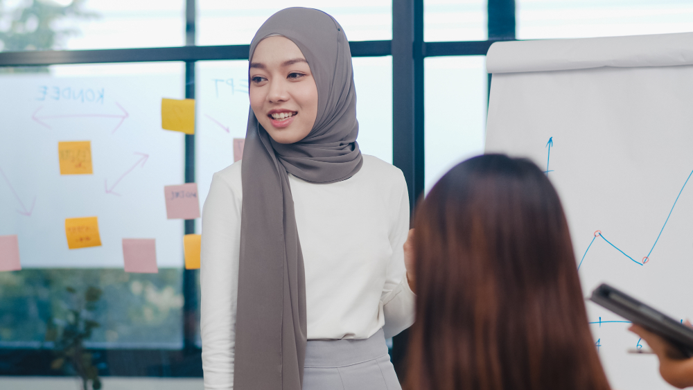 Kepribadian cantik perempuan menurut Psikologi. (Freepik/ tirachardz) - Image