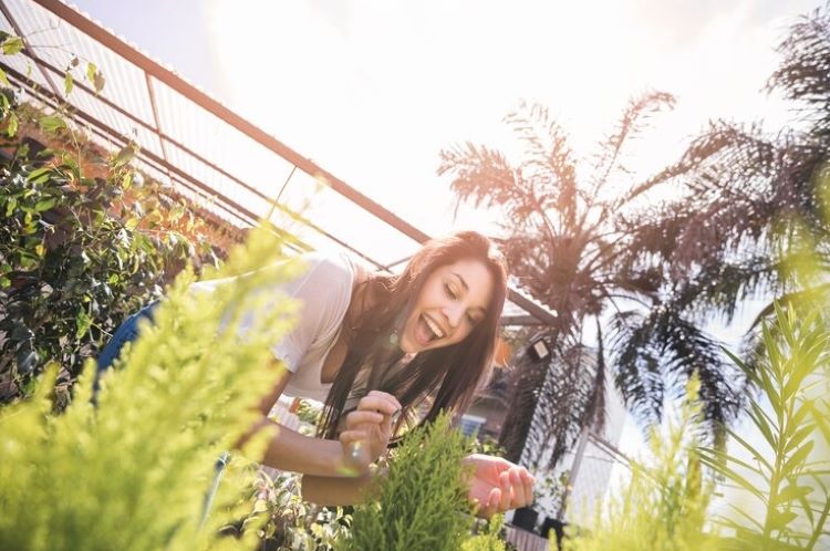 Ilustrasi- Orang yang bahagia meski lajang atau single. (freepik) - Image