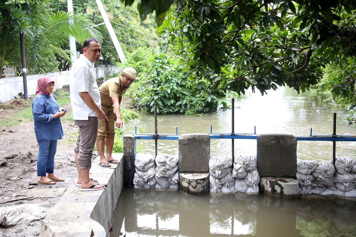 Sungai perbatasan Surabaya-Sidoarjo yang sempat membuat daerah Gunung Anyar terendam banjir selama dua hari. (Humas Pemkot Surabaya) - Image