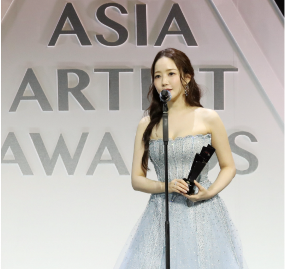 Park Min Young meraih penghargaan Best Actress of the Year di ajang Asia Artist Awards (AAA) 2024. (Allkpop) - Image