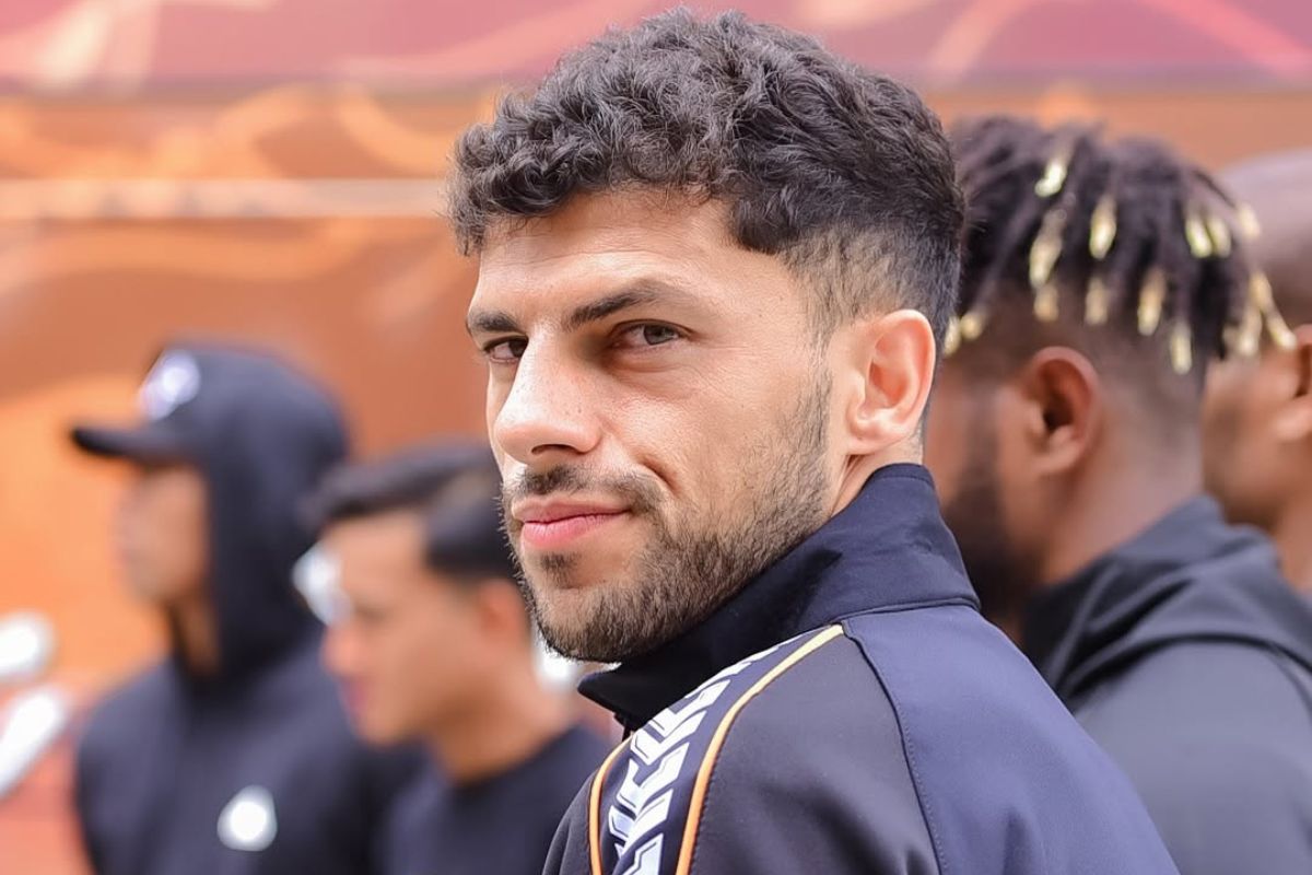 Vitor Barata jadi solusi lini tengah Persebaya Surabaya saat ditinggal Francisco Rivera. (Media Persibo) - Image