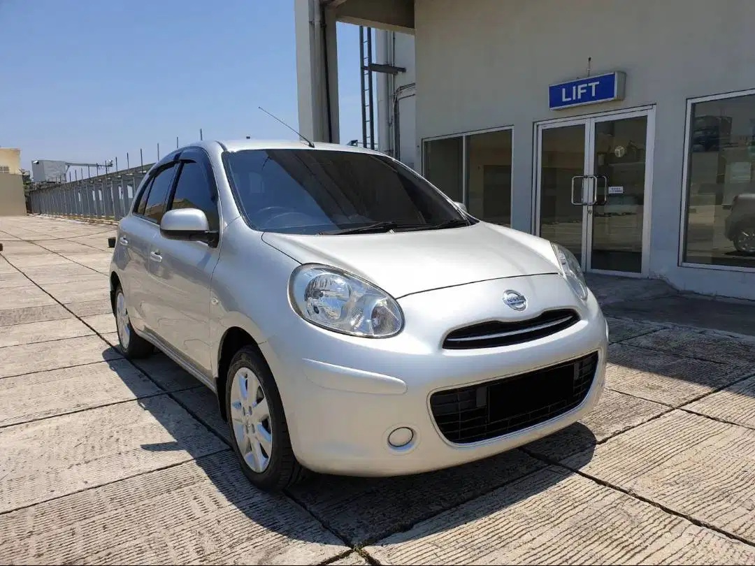 Nissan March bekas cocok untuk tahun baruan. (OLX)