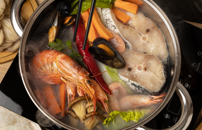 Resep Steamboat Kuah Tomyum yang Enak dan Mudah Dibuat. (YouTube Ika Mardatillah) - Image