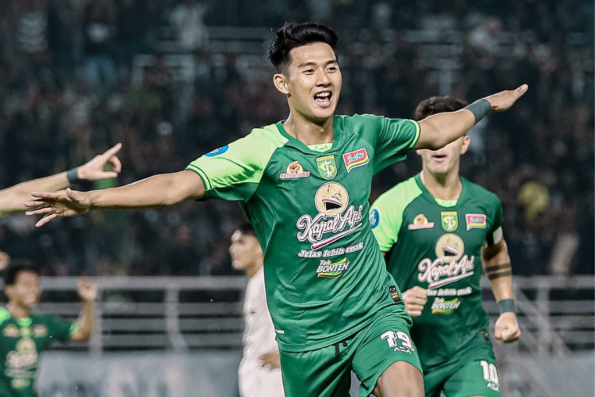 Malik Risaldi jadi salah satu pemain lokal milik Persebaya Surabaya paling moncer di putaran pertama Liga 1. (Media Persebaya) - Image