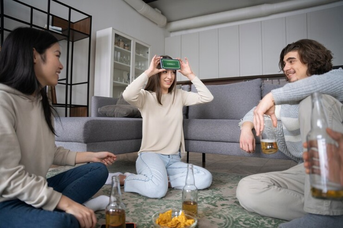 Ilustrasi berkomunikasi lebih menarik (freepik) - Image