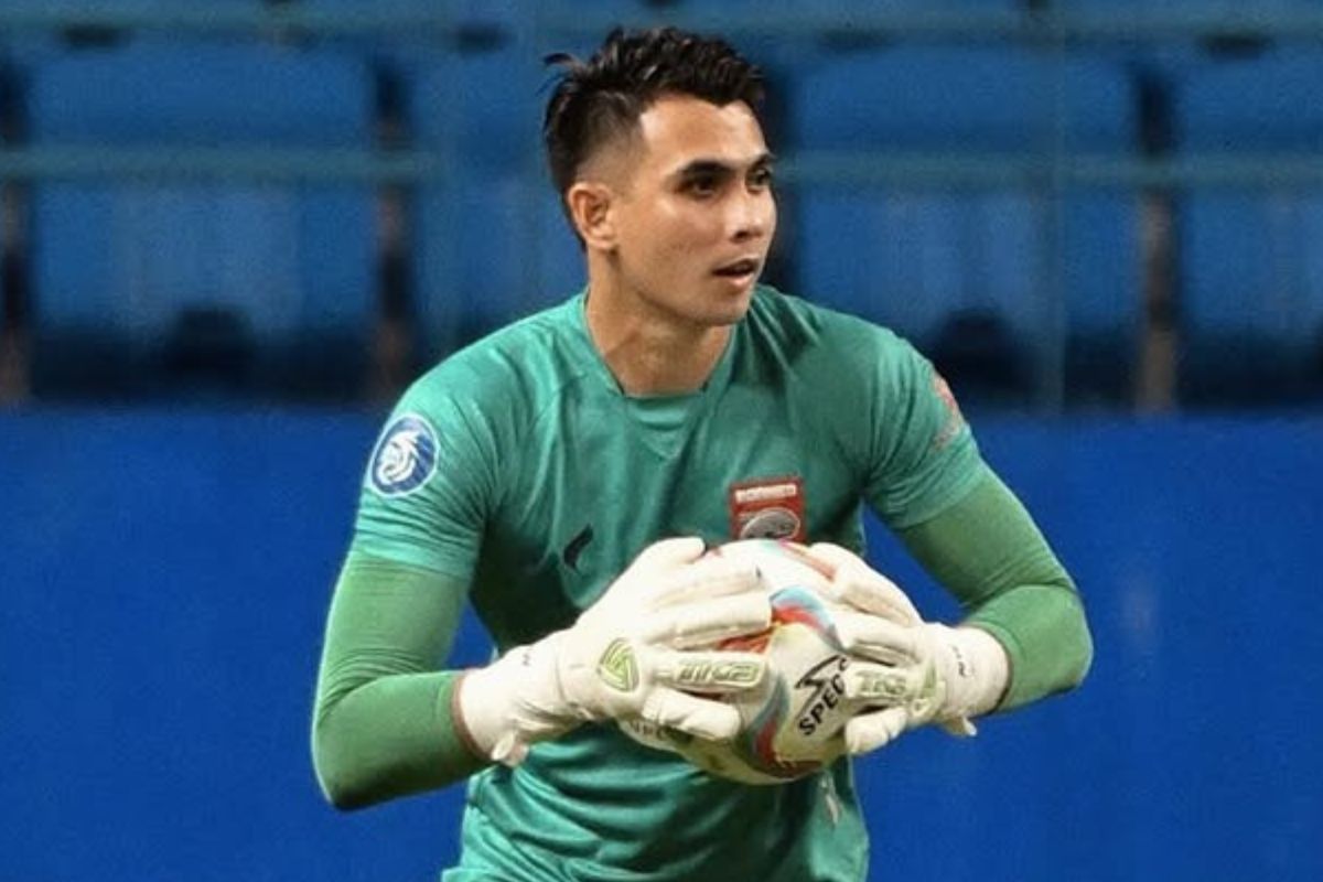 Nadeo Argawinata tak sabar mendapat penanganan langsung dari staf kepelatihan Patrick Kluivert bersama Timnas Indonesia. (Instagram @nadeowinataa) - Image