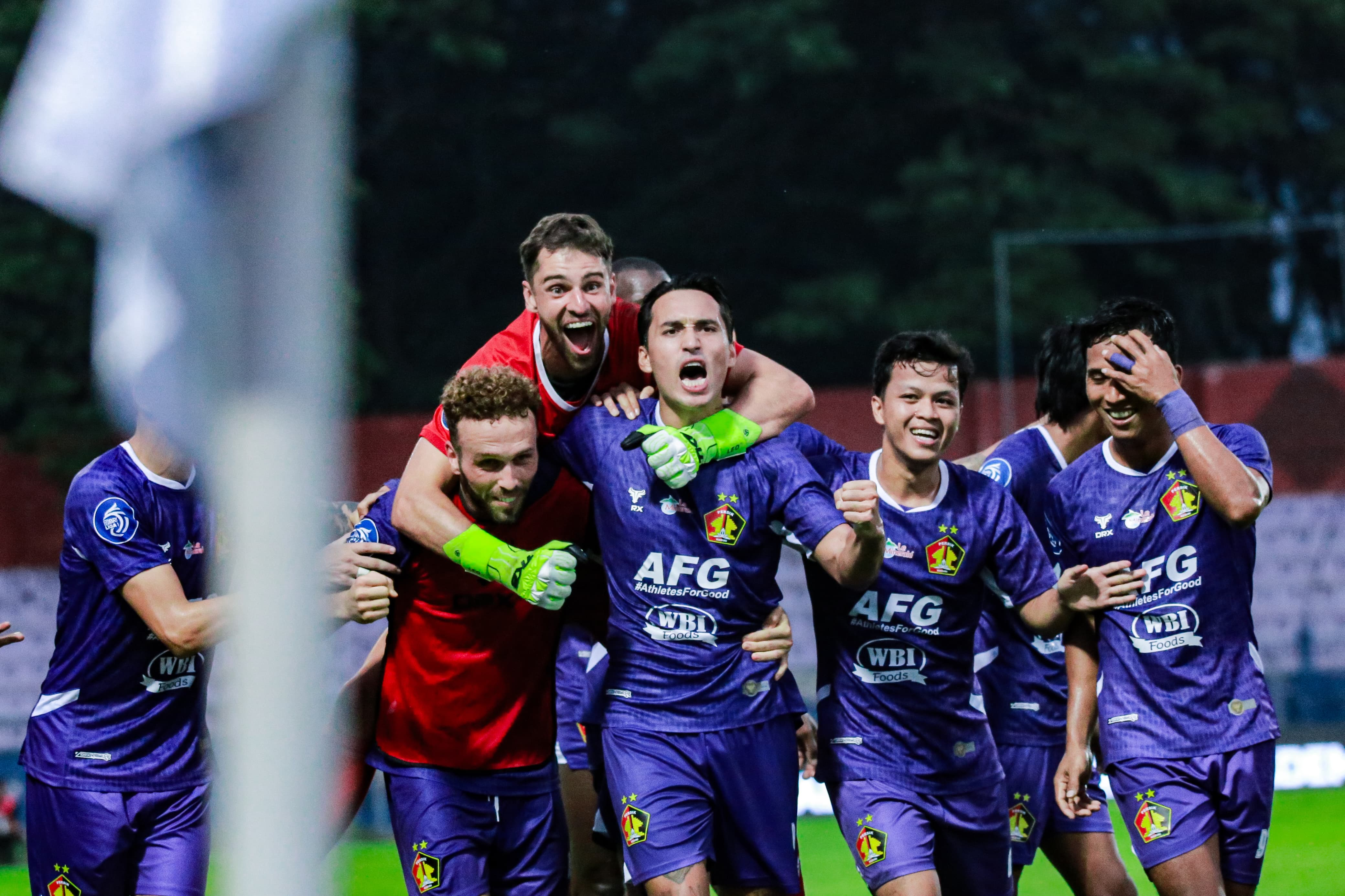 Skuad Persik Kediri memiliki persaingan yang cukup ketat di setiap posisi. (@persikofficial) - Image