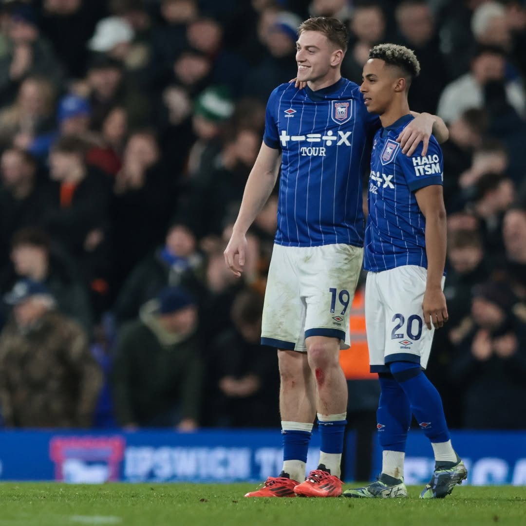 Liam Delap dan Omari Hutchinson, kedua pemain yang mampu menjebol gawang Chelsea. (Instagram/@ipswichtown) - Image