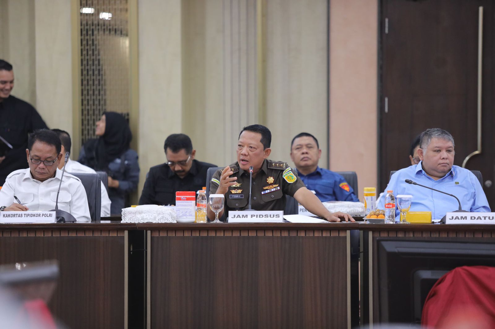 JAM Pidsus Febri Adriansyah mengumumkan tersangka baru dalam kasus korupsi Duta Palma pada Kamis (2/1). (Puspenkum Kejagung) - Image