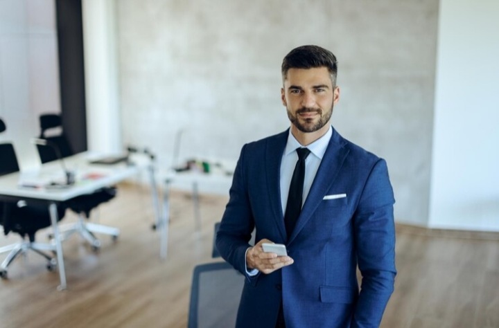 Ilustrasi orang dengan shio terpilih untuk memenangkan bulan Januari 2025 hingga dinobatkan paling mujur dan makmur hingga raih kesuksesan besar - Image