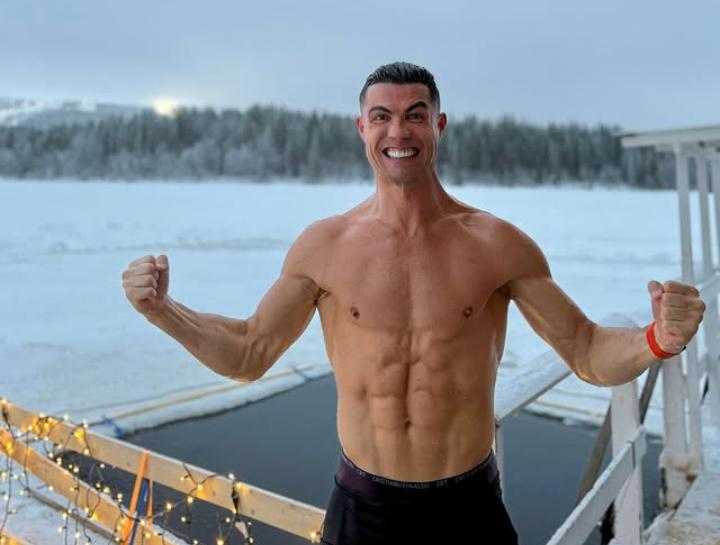 Cristiano Ronaldo, bintang sepak bola dunia, berbagi rahasia pola makan dan latihan yang membantunya tampil prima di lapangan. (Instagram @cristiano) - Image