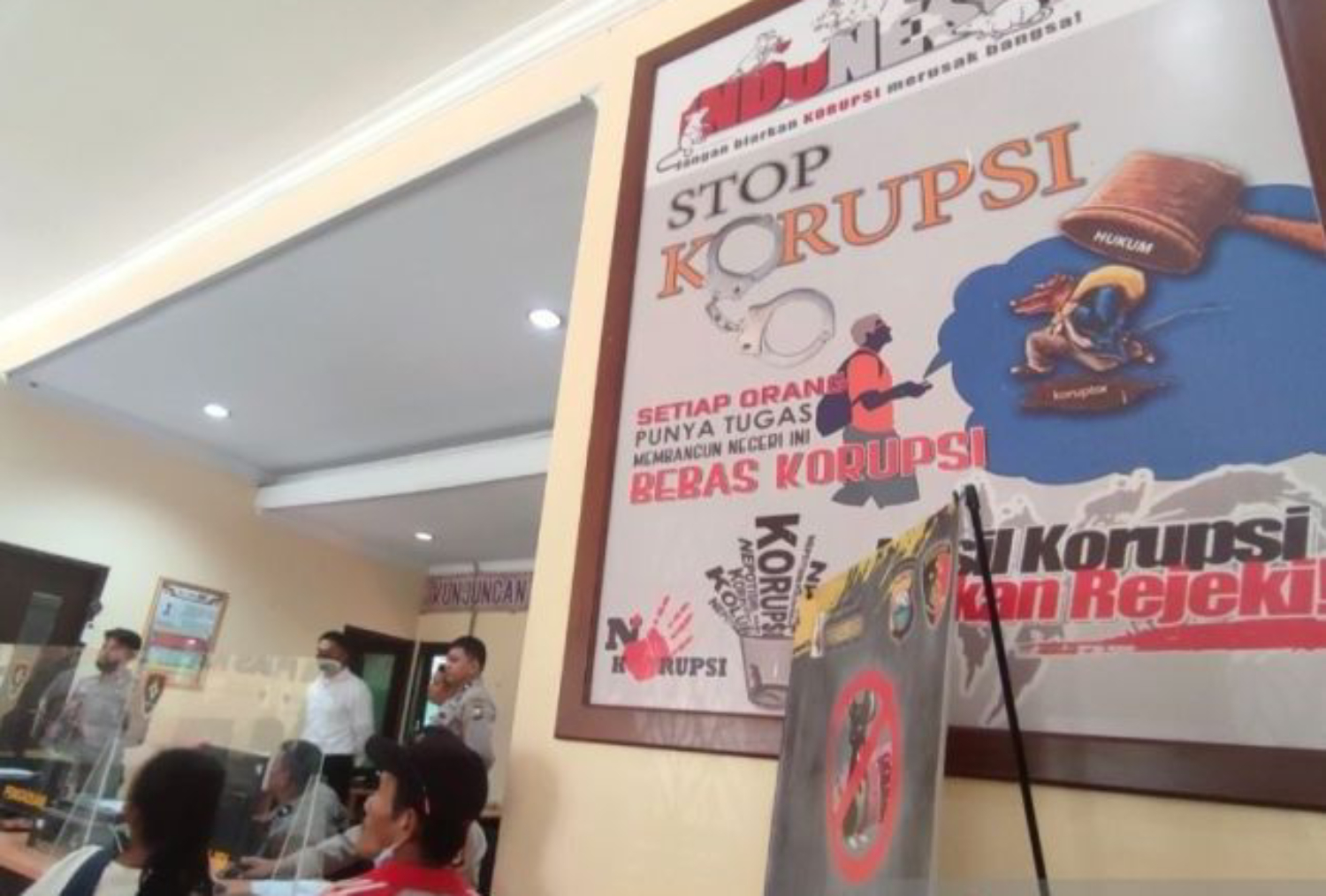 Ilustrasi pelayanan di Sentra Pelayanan Kepolisian Terpadu (SPKT). (Darwin Fatir/Antara) - Image