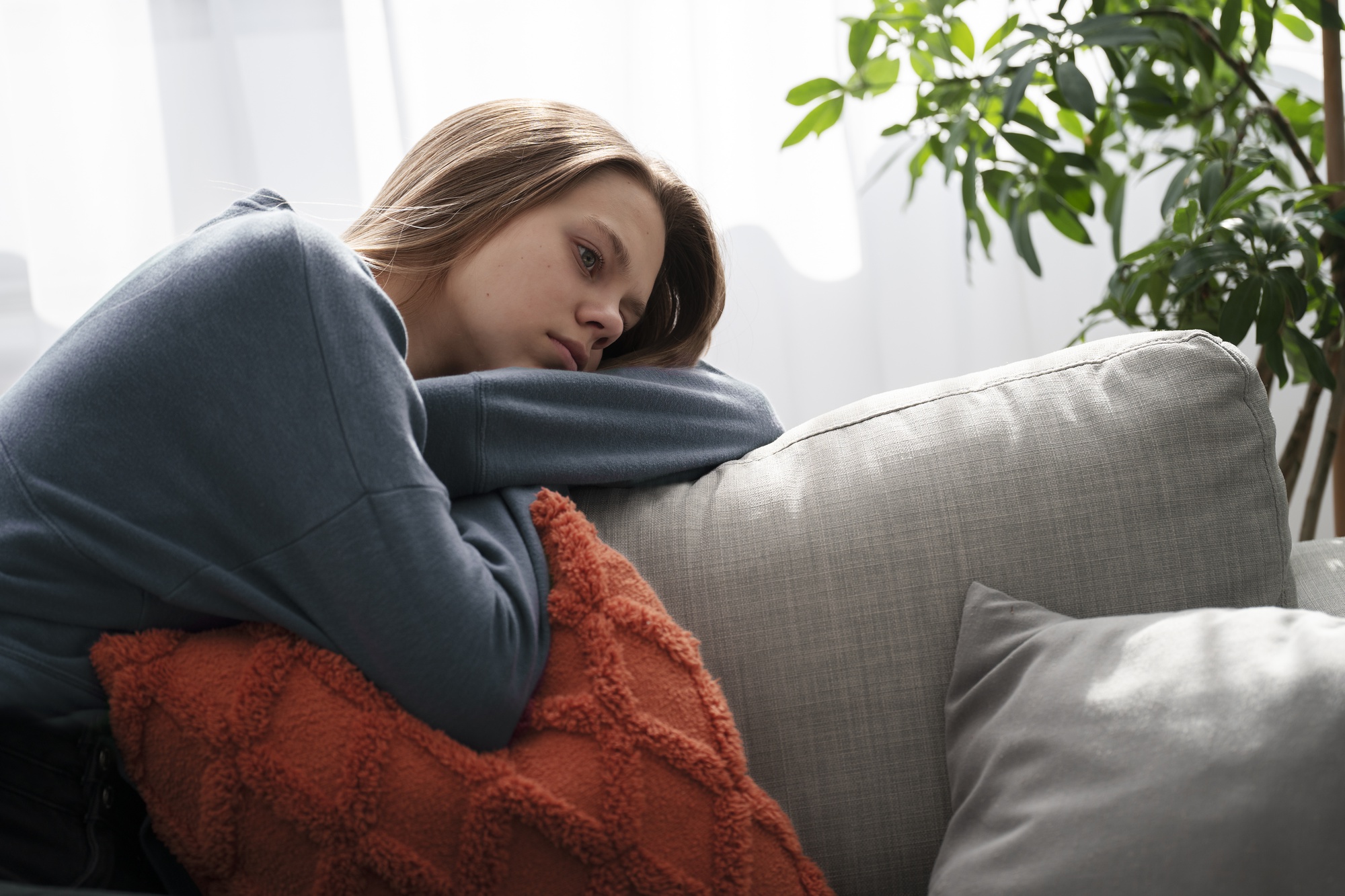 Ilustrasi seorang yang terlihat lesu karena January Blues. (Freepik). - Image