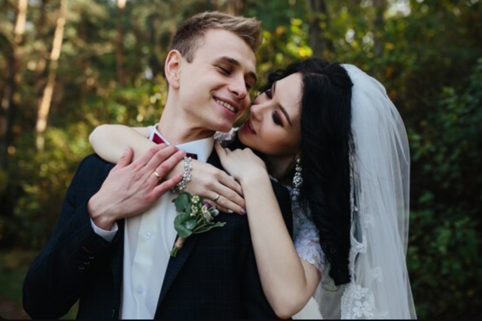 Ilustrasi happy marriage couple. (Freepik) - Image