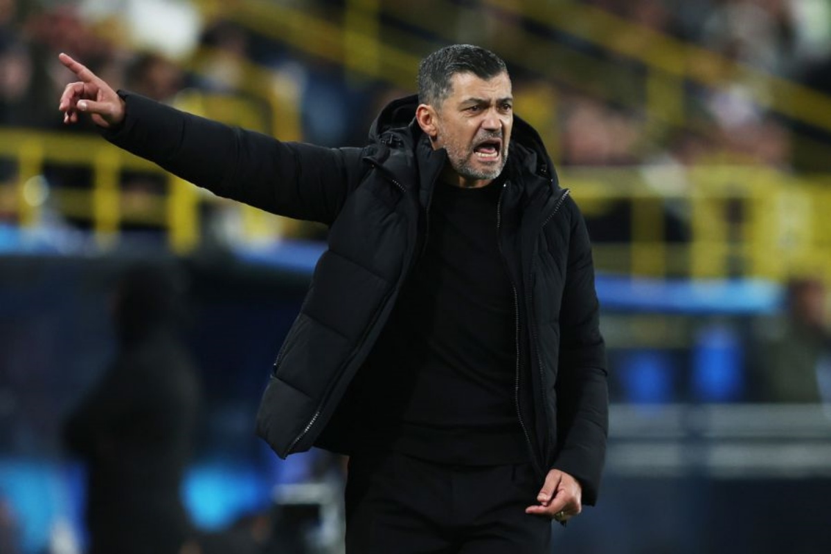 Sergio Conceicao memberi instruksi di laga AC Milan melawan Juventus pada ajang Piala Super Italia 2024. (Yasser Bakhsh/Getty Images) - Image