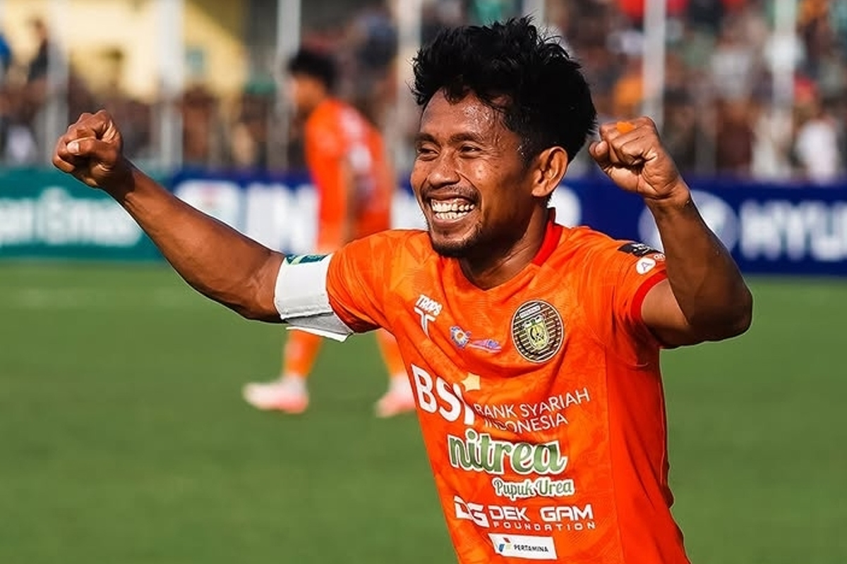 Andik Vermansyah kini menikmati perannya sebagai kapten tim Persiraja yang sedang memimpin Grup A Liga 2. (Instagram Andik Vermansyah) - Image