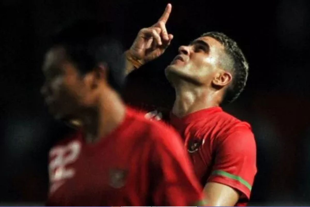 Cristian Gonzales menjadi pemain naturalisasi Indonesia pertama yang bersinar. (BAY ISMOYO/AFP) - Image