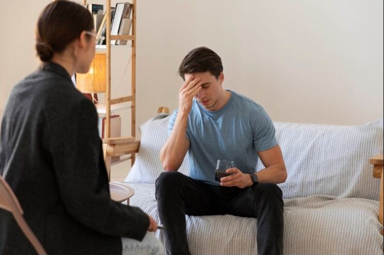 Ilustrasi - Pria yang tak bahagia dengan pasangannya. (Freepik) - Image