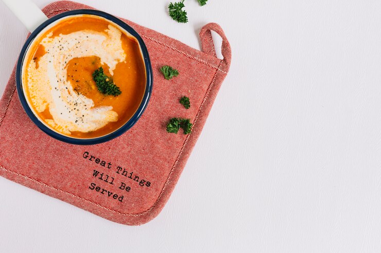 Ilustrasi hidangan sup tomat yang menjadi comfort food. (freepik) - Image