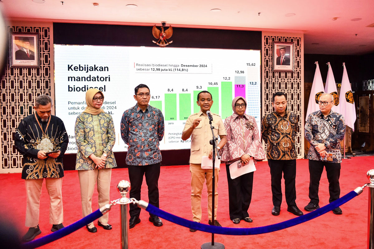 enteri Energi dan Sumber Daya Mineral (ESDM) Bahlil Lahadalia dalam konferensi pers di Kantor Kementerian ESDM, Jakarta, ditulis Minggu (5/1). (Istimewa) - Image