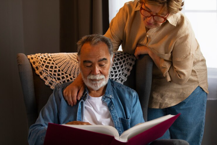 Ilustrasi seseorang yang memiliki pikiran yang tajam di usia 70-an. (freepik) - Image