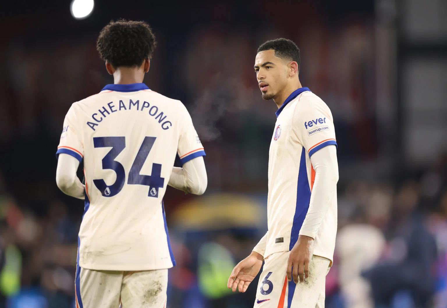 Dua pemain Chelsea, Josh Acheampong dan Levi Colwill dalam laga melawan Crystal Palace. (Istimewa) - Image
