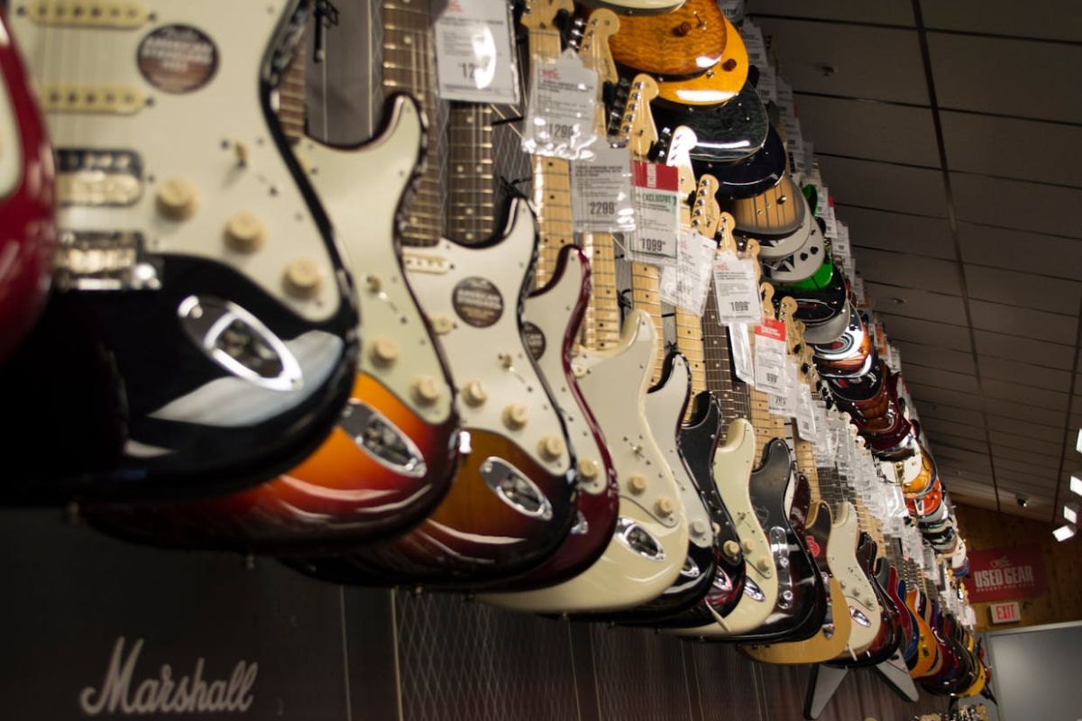 Ilustrasi toko gitar (Stephen Niemeier/Pexels) - Image