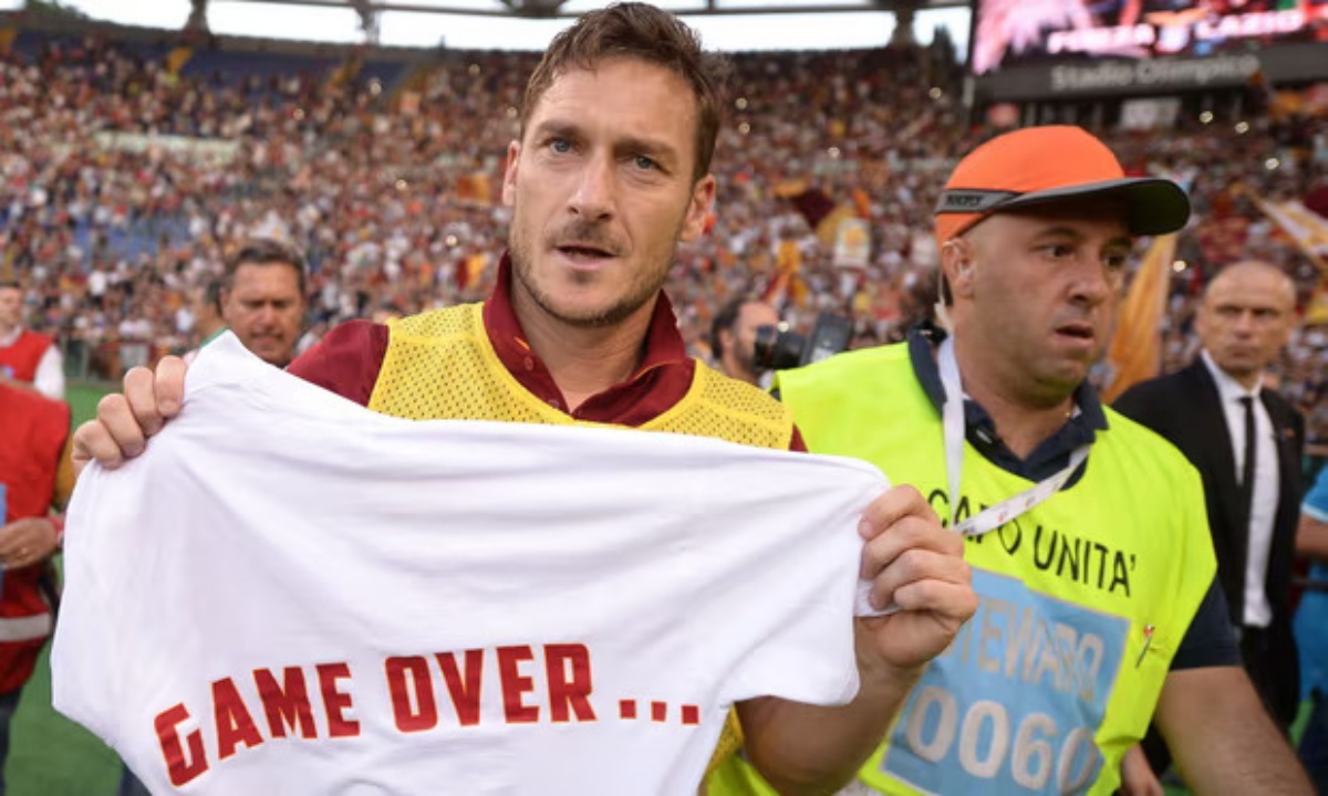 Semasa masih aktif bermain, Francesco Totti mencetak 11 gol dalam Derby della Capitale. (getty images) - Image