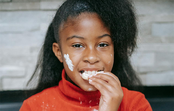 Ilustrasi Makan Berantakan. (pexels) - Image