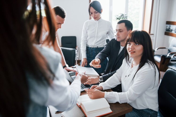 ILUSTRASI: pekerja keras. (Freepik) - Image