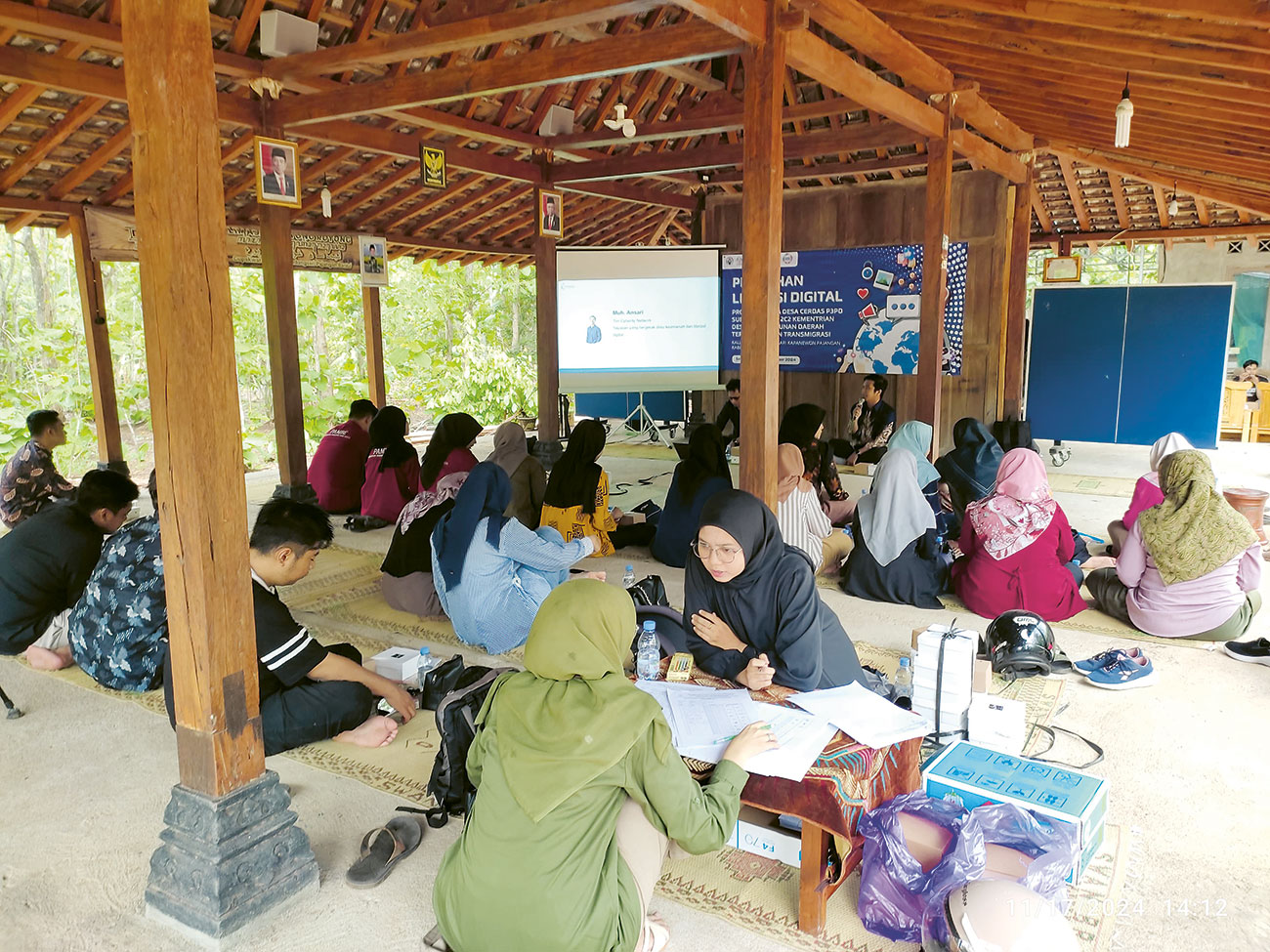 Tim Cyberity Network memberikan edukasi kepada masyarakat di Bantul, Jogjakarta mengenai keamanan dan ketahanan siber. Perkembangan teknnologi membuat pelaku kejahatan digital kian canggih. - Image
