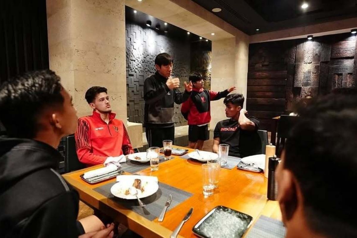 Justin Hubner mengucapkan selamat tinggal kepada Shin Tae-yong, mengenang perjalanan bersama dan harapan baru untuk Timnas Indonesia. (Instagram Justin hubner) - Image