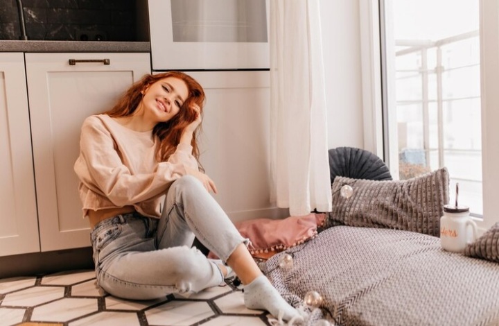 Ilustrasi orang yang gemar menyendiri - Image