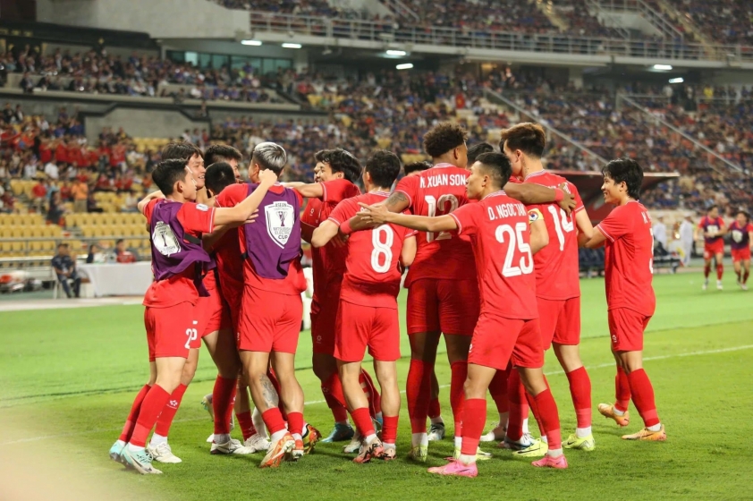 Timnas Vietnam sukses keluar sebagai kampiun Piala AFF 2024 usai menundukkan Thailand di babak final. (TheTao247) - Image