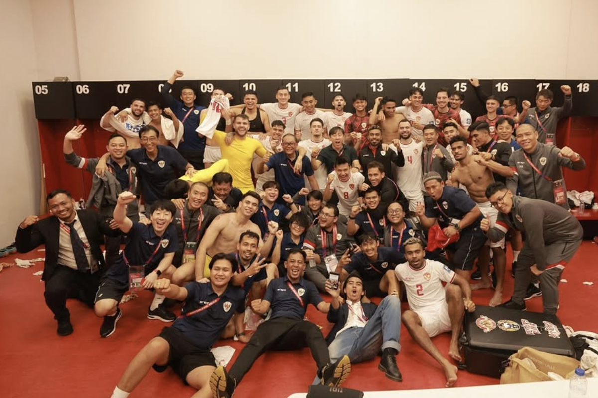 KEBERSAMAAN: Pelatih Shin Tae-yong bersama punggawa Timnas Indonesia. (Instagram jayidzes) - Image