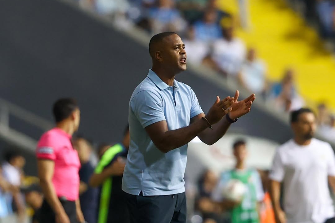 Patrick Kluivert dan Victor Igbonefo dianggap mirip wajahnya oleh netizen. (Instagram/@patrickkluivert9) - Image